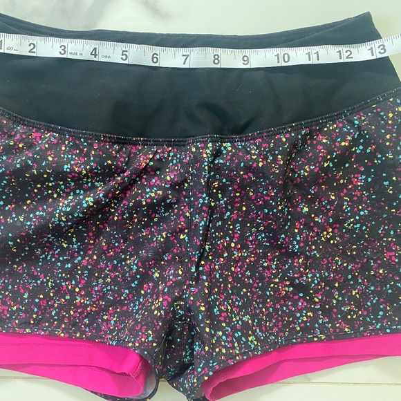 Exercise shorts - Picture 2 of 6